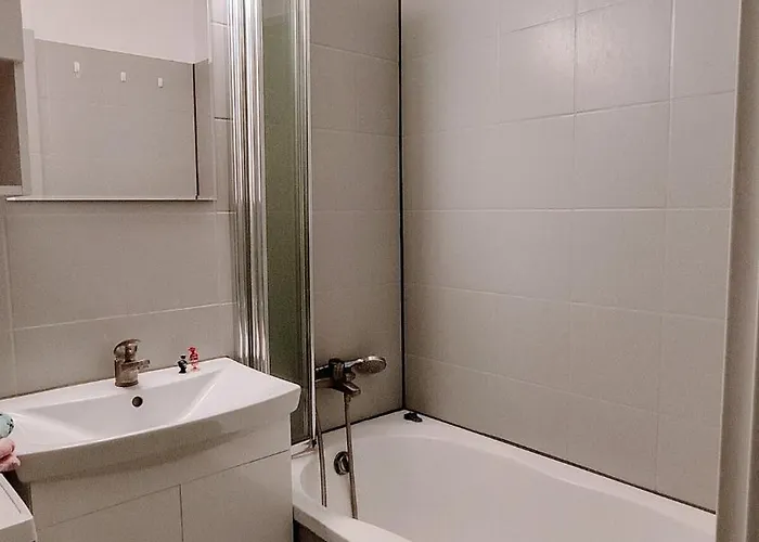 Lovely In A Quiet Area Poznaň